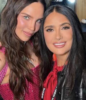 Salma Hayek y Belinda protagonizan emotivo abrazo en el Mundial 2026 (Foto: Redes Sociales)