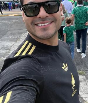 Critican a Carlos Rivera por nos saber nada de fútbol (Foto Instagram)