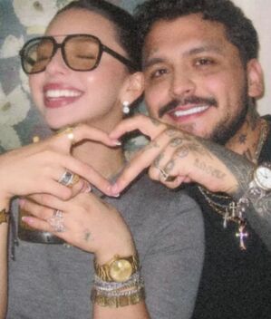 Ángela Aguilar y Christian Nodal presumen su amor desde la piscina (Foto: Instagram)