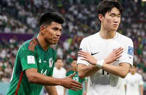 Quién fue el futbolista surcoreano que no le dio la mano a Gallardo (Foto: Gemini IA)