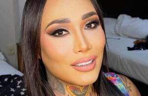 Karina Torres sufre caída antes de subirse al escenario (Foto: Instagram)