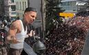 Rauw Alejandro canta para sus fans en el centro de la CDMX (Instagram)