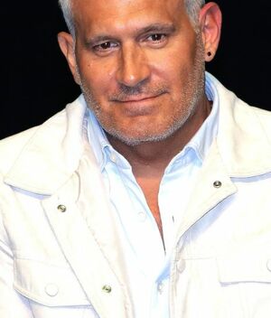 Arath de la Torre recibe críticas por debutar como cantante (Foto: Mezcalent)
