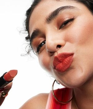 Cómo crear el lip combo perfecto con los labiales ideales (Avon)