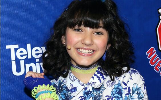 Mayte Fernández como Lola en Un paso hacia ti