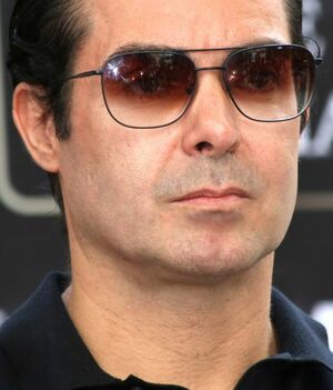 Ernesto D'Alessio debuta en 'Mentiras' vestido de mujer (Foto: Mezcalent)