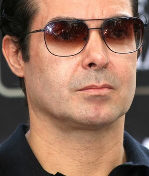 Ernesto D'Alessio debuta en 'Mentiras' vestido de mujer (Foto: Mezcalent)