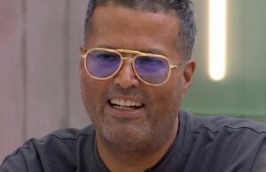Aldo Rendón tira por error vapeador en 'LCDLF México 2026' (Foto: 'La Casa de los Famosos')
