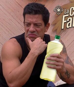 Marca que Yahir llamó “aceite para carro” le responde al cantante
