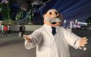Vacante de botarga del Dr. Simi se hace viral por sueldo que ofrecen