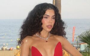 Look de Kenia Os en los Premios Juventud 2026 (Mezcalent)