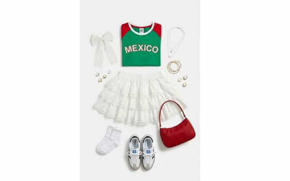 Outfits para el 16 de septiembre con la playera de México (IA)