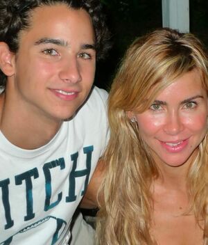 Aylín Mujica depositará las cenizas de su hijo en un cementerio bajo el mar con figuras de leones y  extraterrestres (Foto: Instagram)